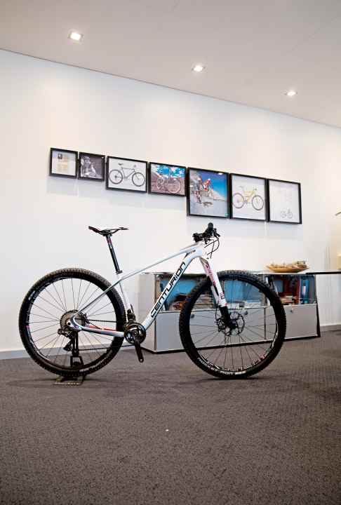   2016: Das 40-Jahre-Sondermodell besteht fast vollständig aus Carbon. Gewicht: 9,3 Kilo. 