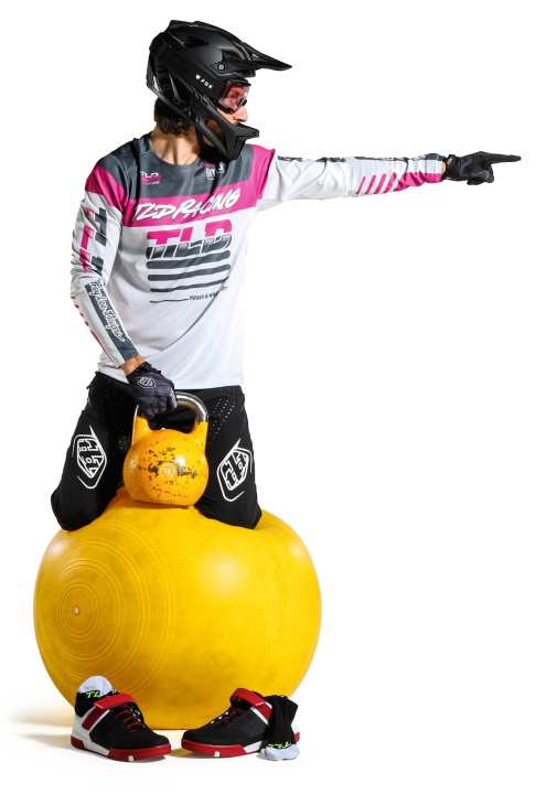 Die 80er sind zurück! Rosa geht wieder, zumindest wenn dezent wie beim Sprint Fifty-50 von Troy Lee Design.