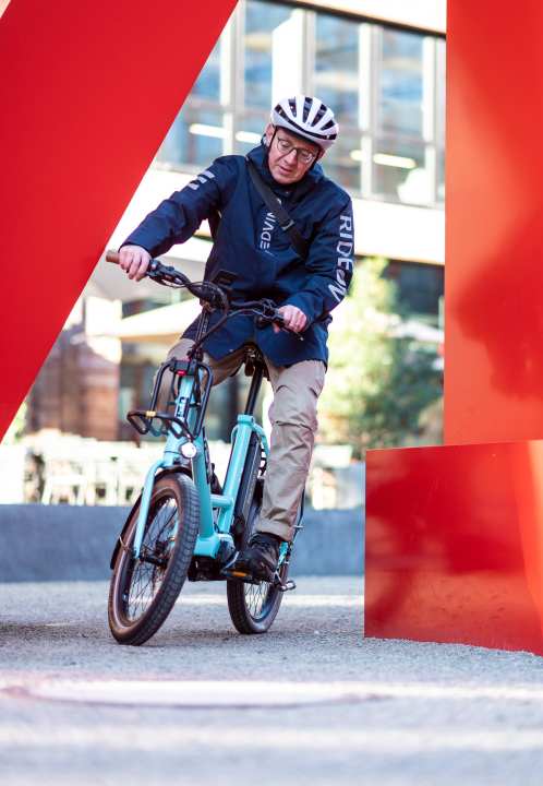 "I can easily get through!" E-compacts not only have space advantages when parking