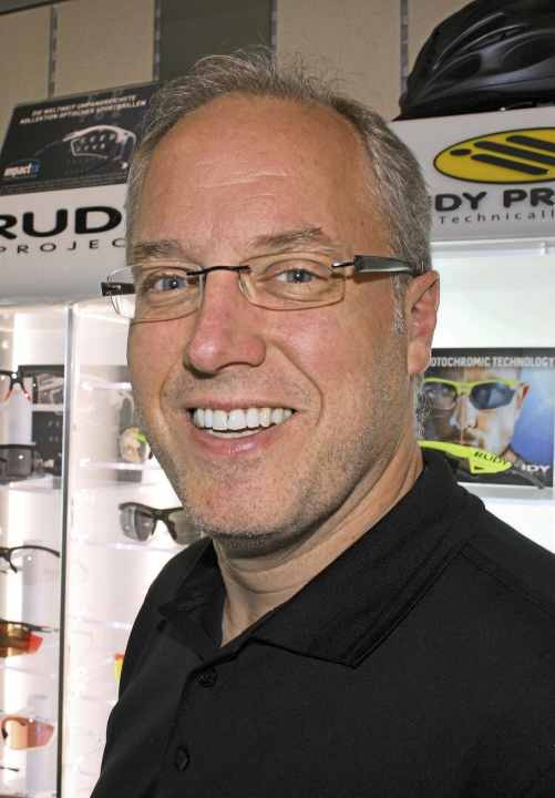 Augenoptikermeister und Dozent für Sportoptik bei der Handwerkskammer Dortmund: “Welche Behandlungsmethode zur ­Anwendung kommt, entscheidet ausschließlich der Augenarzt.“