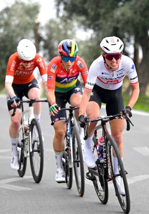 Kasia Niewiadoma attacked on the Cipressa, but crashed a little later at Milan-Sanremo 2026
