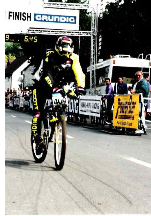   Marcus Klausmann won his first German downhill championship title in 1997. With broken handlebars!