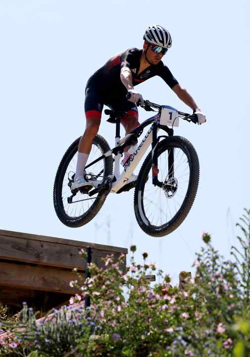 Les meilleurs amis : Pidcock a remporté l'or olympique en VTT sur Pinarello