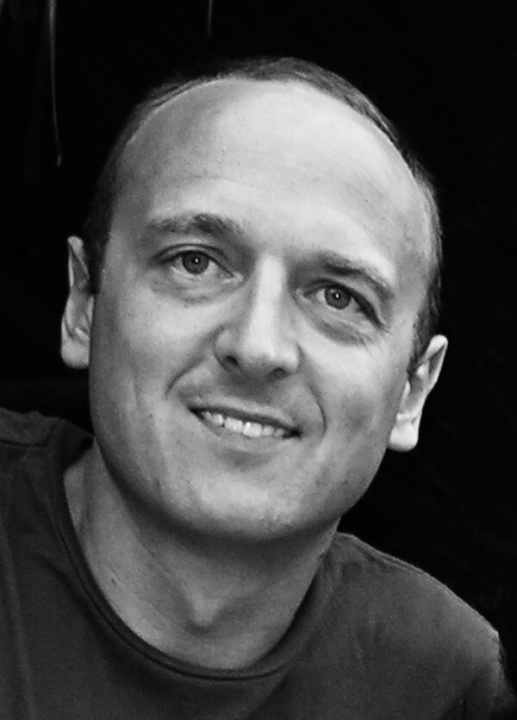   Der Autor Holger Feist war schon als Snowboarder in den entlegendsten Gebirgswinkeln dieser Welt unterwegs. Seit er sich vor 25 Jahren ein Bike kaufte, hat er auch im Sommer eine Beschäftigung.