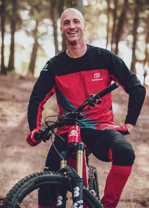 2023 ist Johannes Fischbach auf Gasgas E-Mountainbikes im E-Enduro-Worldcup unterwegs.