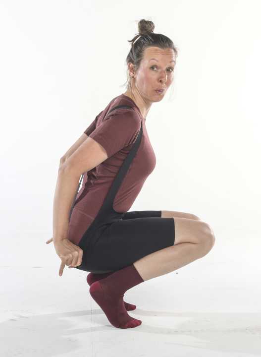 Good thinking, but even with a lot of good will, the bib short cannot be pulled down far enough when stopping to pee