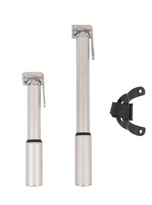 The two Zéfal road bike air pumps differ mainly in size and weight.