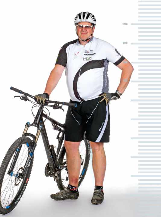 125 kilos, 1.93 metres - for XXL bikers like Gerhard Döhl (55), the choice of bike and components is very slim.