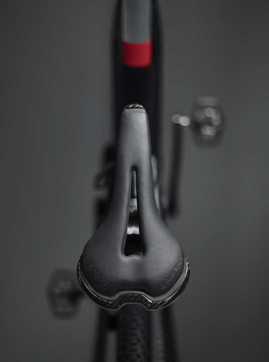   Der Selle Italia-Sattel ist mit Feinnappa aus dem Audi R8 beledert.