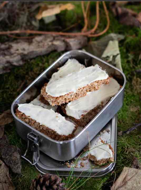 Date and cinnamon bars for the lunchbox