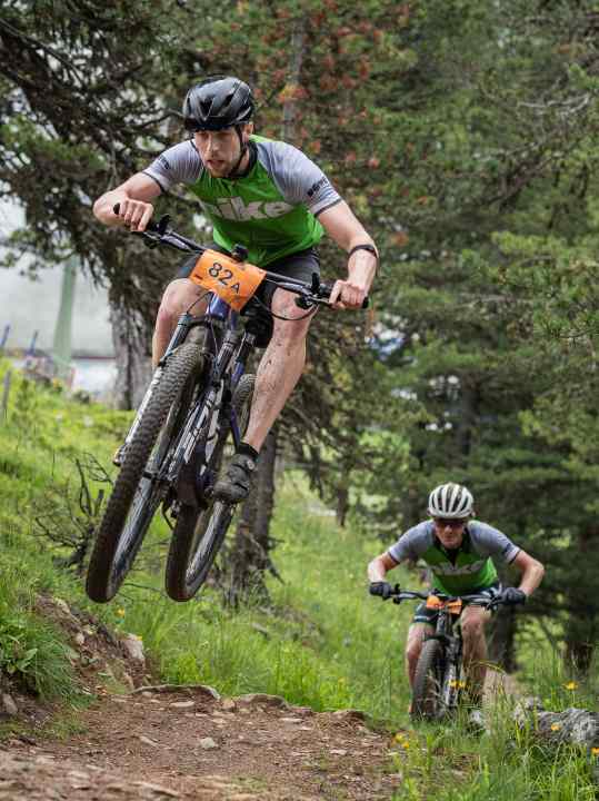 Tobi und Jan vom Team BIKE Redaktion sind keine klassischen Marathon-Racer. Umso mehr freut sich das Duo über die regelmäßig eingestreuten Trails der Maxxis BIKE Transalp.