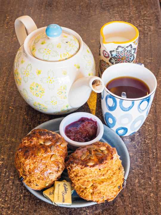 Zum Tee bitte! Classic Tea mit Scones im Cafe Tia in Louisburgh.