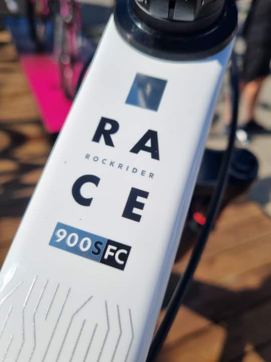 Rockrider RACE 900 S FC - S stands for "Suspension Bike" and FC for "Full Carbon"