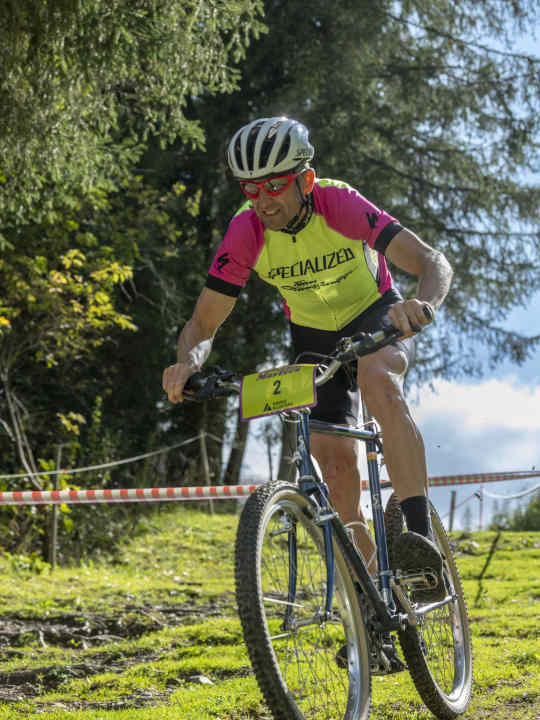 The Swiss cross-country and marathon legend was already at the start of the 1993 European Championships and didn't miss out on the lactate orgy this time either. The 1981 Specialized Stumpjumper was on loan and was the first ever production MTB at the time. Sauser rode it to victory.