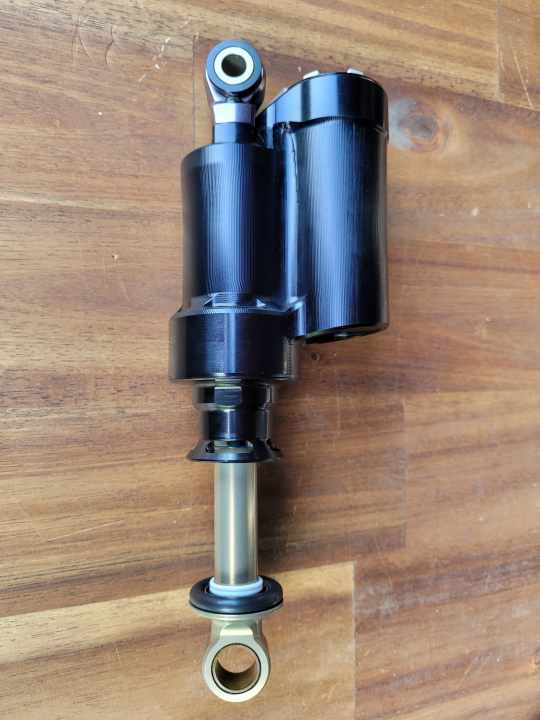 Kann Trunnion- und Standardaufnahme und sogar leicht: der Hover Monocoque.