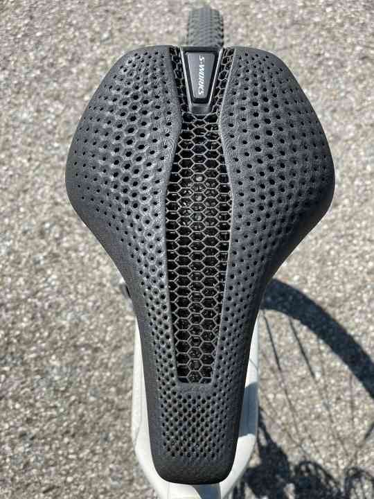 The S-Works Power Evo from Specialized retains the 24 cm length, the nose is 1 cm wider.
