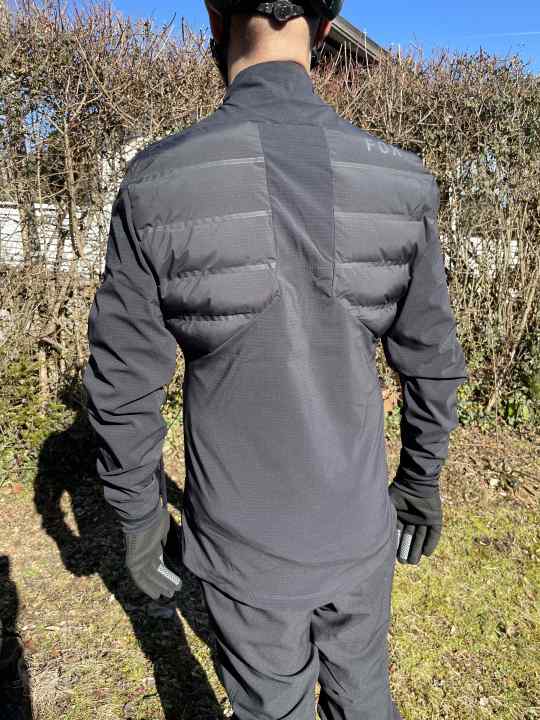 Makes quite a cross and goes nicely over the bum.