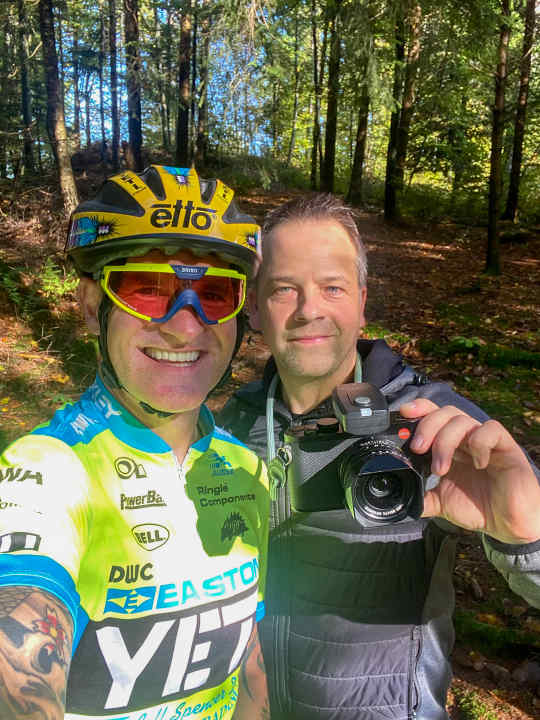 BIKE reporter Henri Lesewitz had a lot of fun on the ride. C-26 owner Stefan Utz stepped in as action photographer during this time