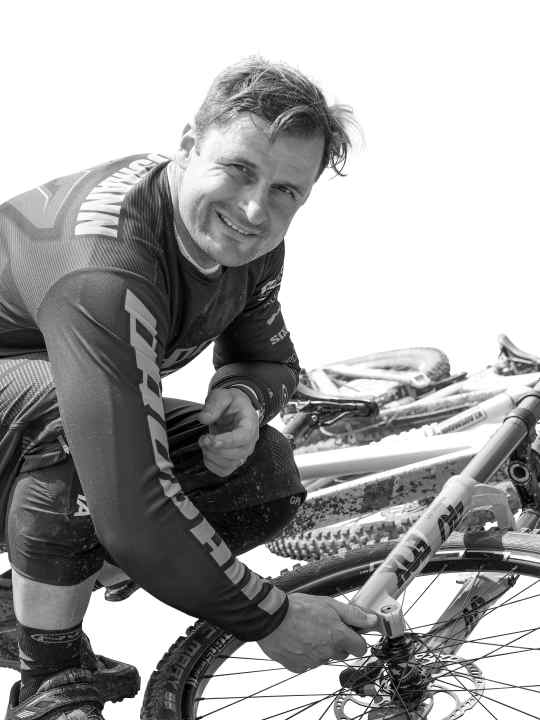   „Fahrt die Zugstufe so schnell wie möglich, so langsam wie nötig!“ –  Markus Klausmann, Downhill-Ikone und Fahrwerksspezialist