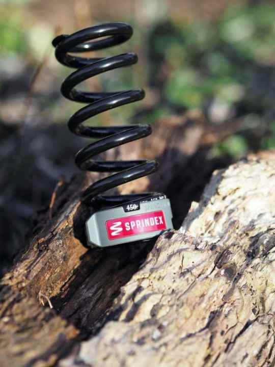   Advance praise: "Nominated for innovation of the year", wrote the online platform Pinkbike. We can't share the enthusiasm. The adjustment range is too small. The SAG varied by only three per cent in the two extreme positions.