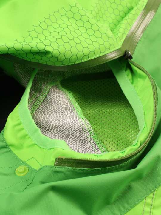   The waterproof zips hold the sleeves in place. Behind them are the press studs used to fasten the back section.