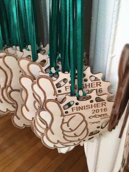   Different every year: the traditional wooden pinion medal is handmade by the dedicated organisation team.