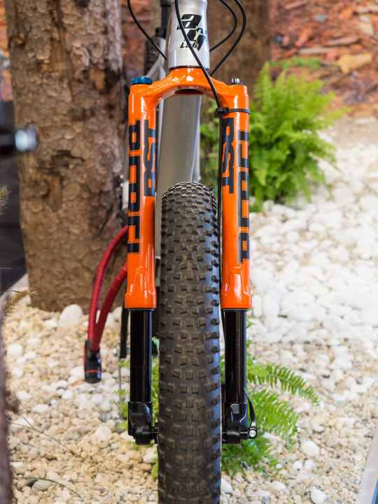   Die knallig-orange Lackierung ist leider eine Einzelanfertigung.