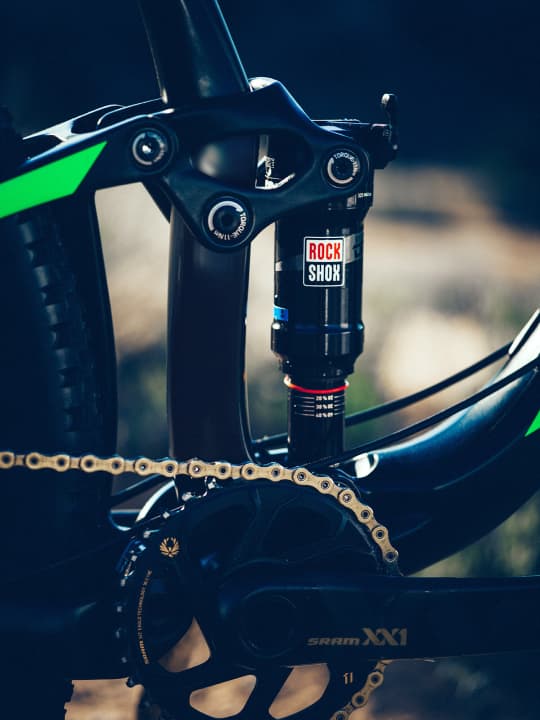   Slimmed down: The redesigned rocker arm on the Maestro rear triangle revised for 2018. Striking: The wider mount grabs the Trunnion damper by the ears, not the eye.