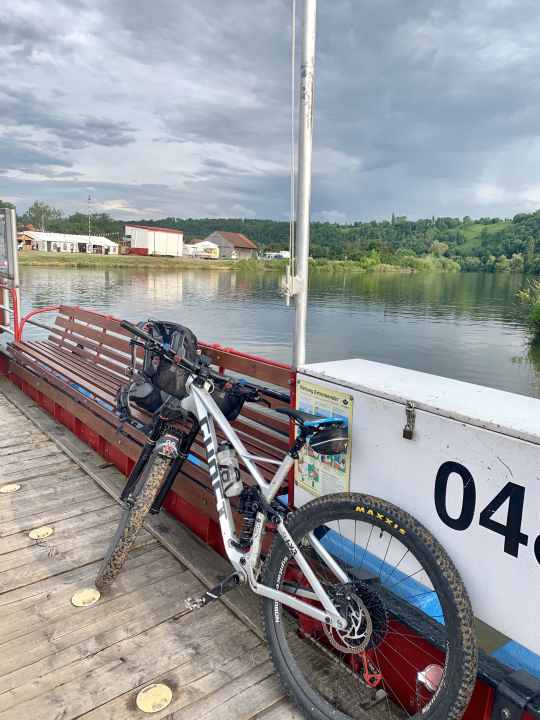 In Fahr, five kilometres before Volkach, the ferry took me to the other side of the Main.