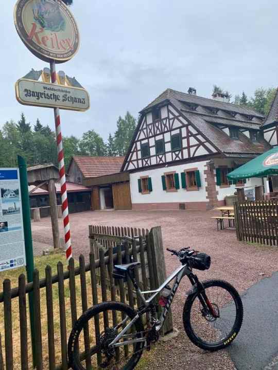 Hier ist am Wochenende die Hölle los. Wie hatten leider keine Zeit für einen Stopp in der Bayerischen Schanz.