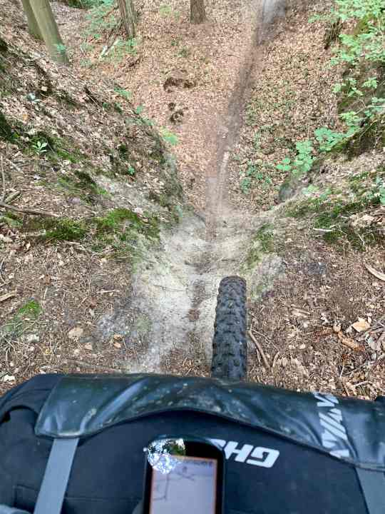 Yee-haw – Steilabfahrt auf dem Trail vom Kreuzberg runter.