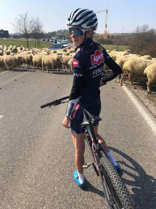  The U23 rider from Albstadt experiences the consequences of the coronavirus first-hand. Keyword: training camp on her own doorstep.