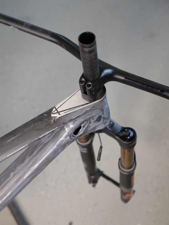   The aluminium plate is the base of the steering stop.