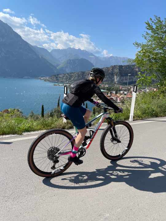  Erst zwei Tage vor dem Marathon lernte Sandra Schuberth das Rad kennen, mit dem sie am Samstag beim Scott BIKE Marathon gestartet ist: Canyon Lux Trail CF 9 Emily Batty 