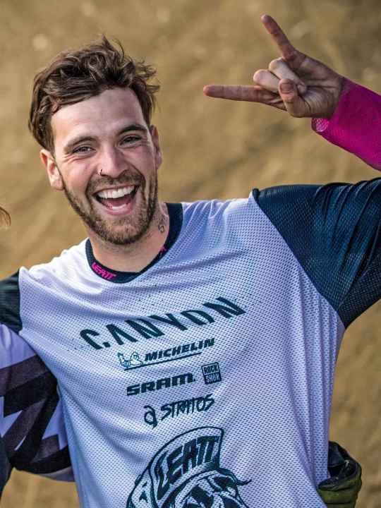 Tomas Lemoine (25), Frankreich: „Der Franzose trainiert bei sich in Südfrankreich viel im Skatepark. Diese Fähigkeiten helfen in Nürnberg garantiert. Tomas mag nicht die komplexesten Tricks in petto haben, dafür bringt er seine Läufe meist konstant ins Ziel. Patzen andere, wird Tomas im Ranking nach vorne rücken.“