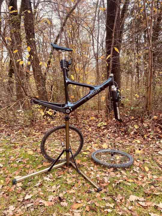 Das Saubermachen sollte nicht nur mit dem Dampfstrahler erfolgen, sondern mit aller Gründlichkeit durchgeführt werden. Alleine schon, um mögliche Schäden aufzuspüren.