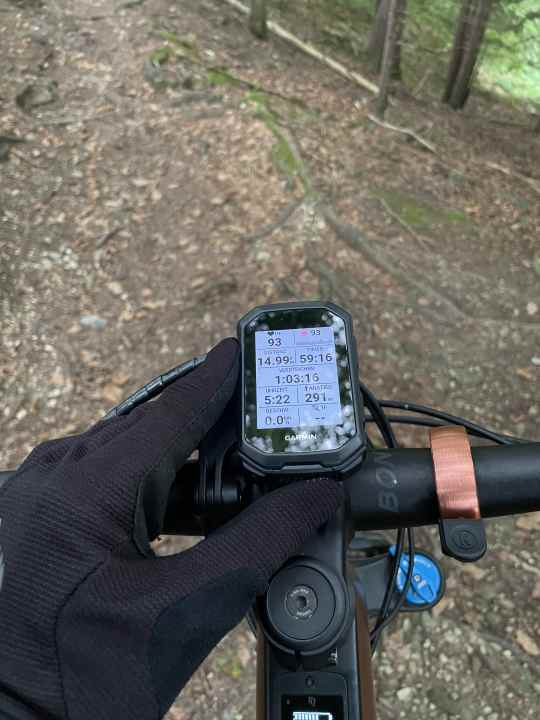 The button operation is somehow no longer familiar. But you don't make mistakes when wearing gloves.