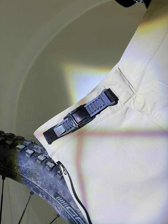 Minimalismus: Das einzige auffällige Feature an der Monserat Trailpants 3 ist der Verschluss am Bund.