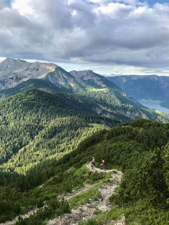 Abfahrt am Morgen, die Kumpel warten – ausnahmsweise.
