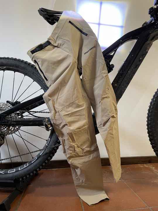 Comfortable to wear from 10 to over 20 degrees. Perfect for most of the German summer.