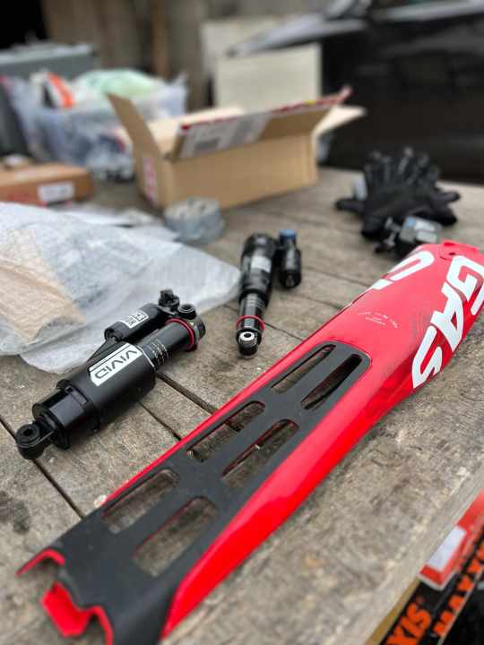 Tinkering: Dummy instead of battery and which damper should it be?
