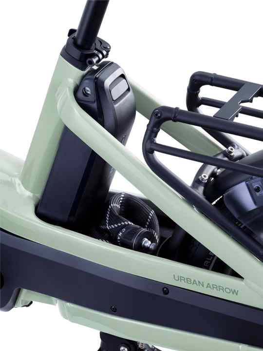 In addition to the permanently integrated frame lock, there is a practical storage space for an additional chain lock behind the battery holder.
