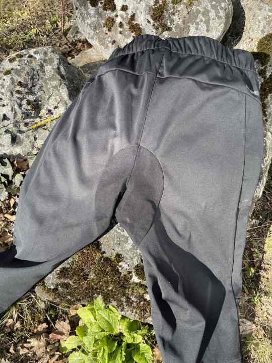 Die Verstärkung am Gesäß fällt mickrig aus...