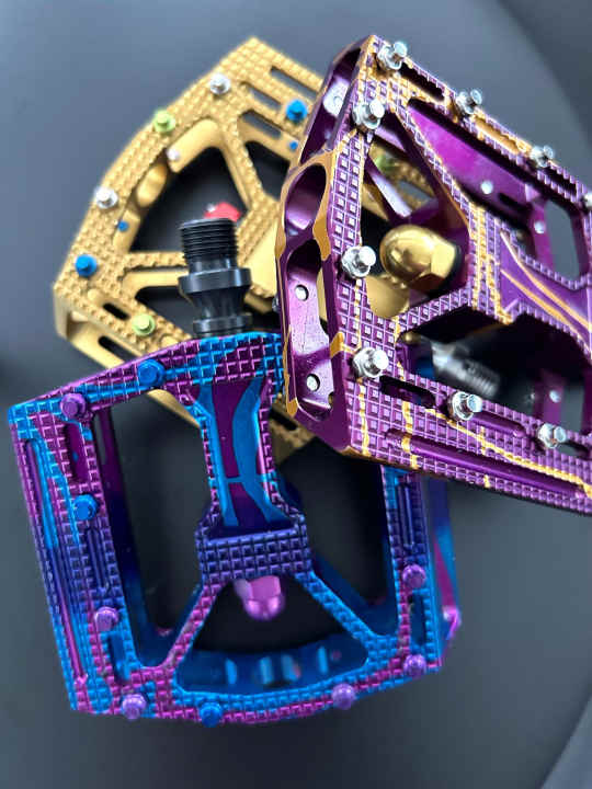 Bei HaigRip können Kunden selbst über das Design der Custom-Flatpedals entscheiden.