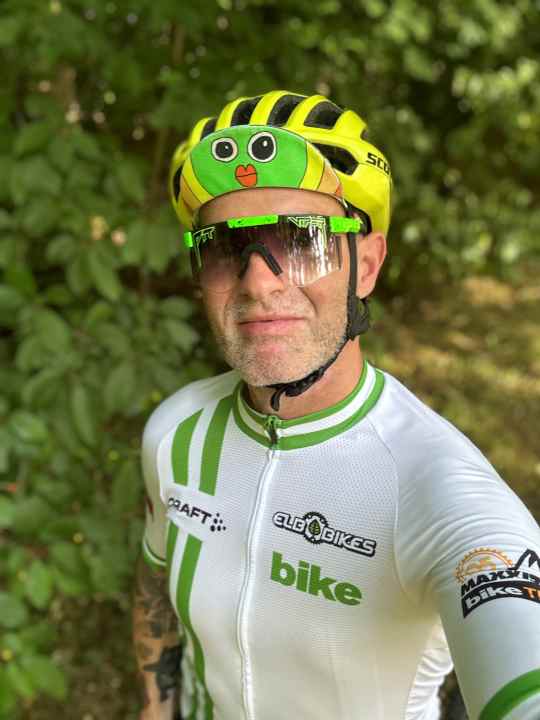 BIKE-Reporter Henri Lesewitz lässt sich seine Bikes wenn möglich auf den Leib schneidern. Am liebsten aus Titan oder Stahl.