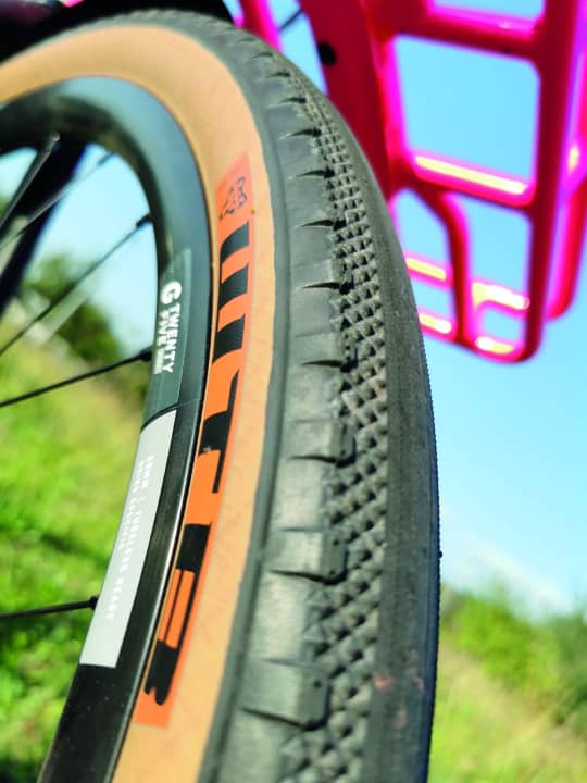 Bald heads for the city: The WTB tyres roll very easily on the smooth centre, but have good grip when cornering.