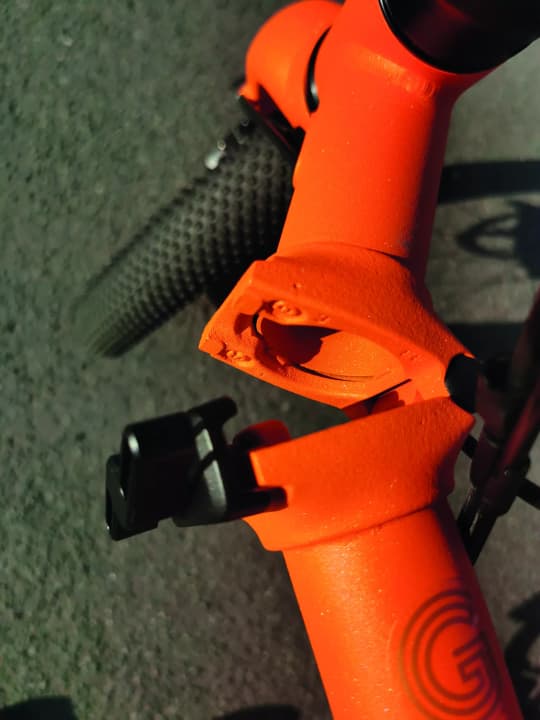 The frame with the tried and tested couplings for folding and locking comes with a 7-year guarantee. The workmanship is very high quality!