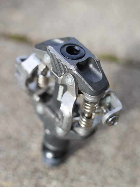 The magnesium body of the Leatt Ceramag pedals showed the first signs of wear after just two hours of testing.