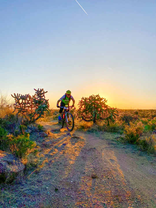 The sun is setting, but BIKE reporter Henri Lesewitz is not about to call it a day. At the 24 Hours in the old Pueblo, the night goes on.