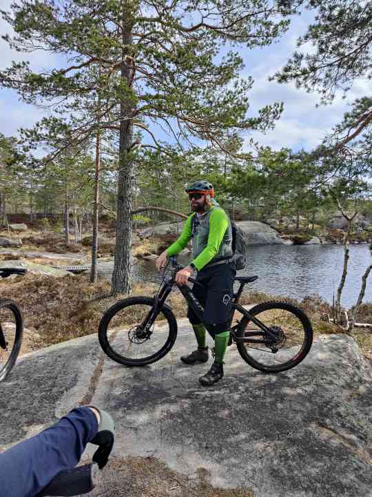 Jan Fasting founded the camp in 2010 and has been perfecting it ever since. He guides us through the labyrinth of trails that he and the landowner have created themselves.